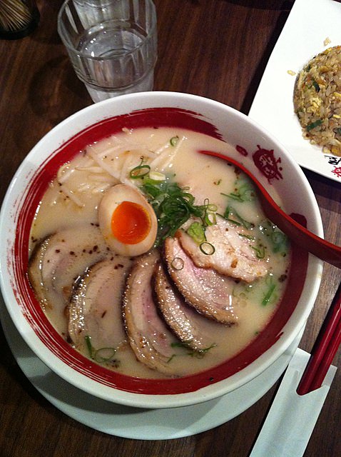 誠屋拉麵->改名麵通屋(已歇業)