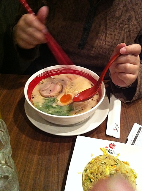 誠屋拉麵->改名麵通屋(已歇業)