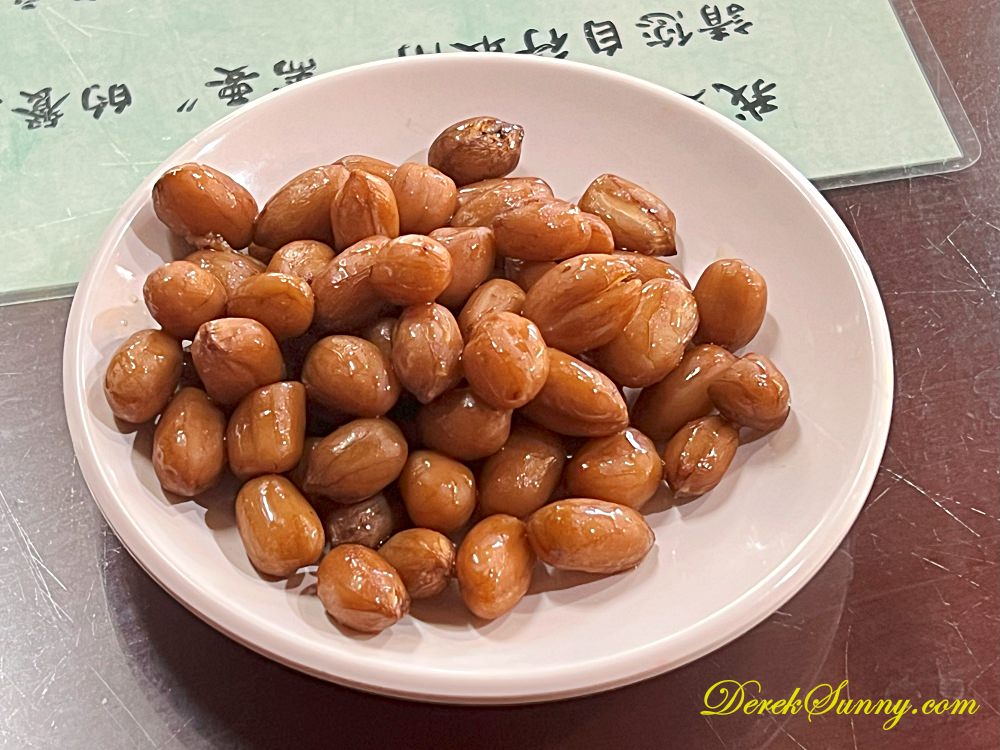 鼎倫牛肉麵 魯花生