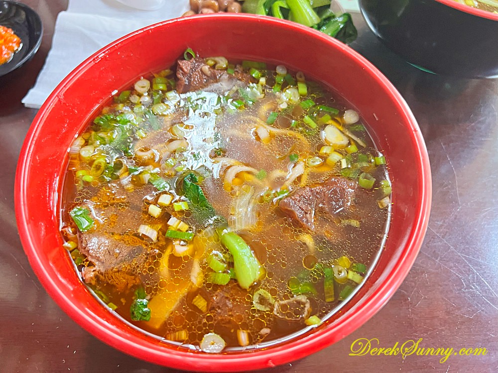 鼎倫牛肉麵 牛肉麵