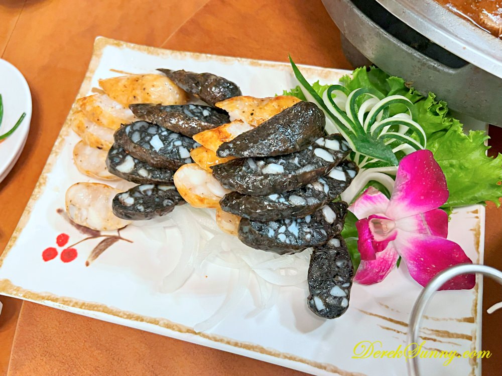 體育館海鮮碳烤 黑白香腸